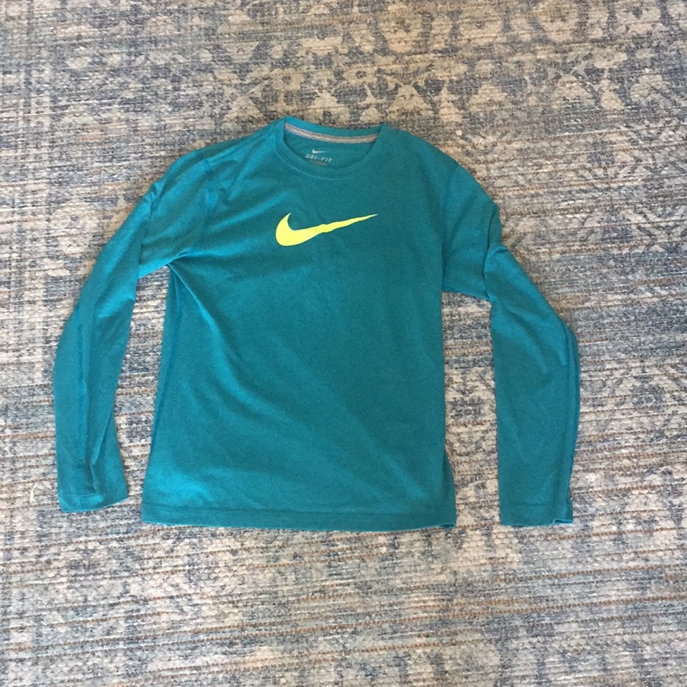 Girls Nike top